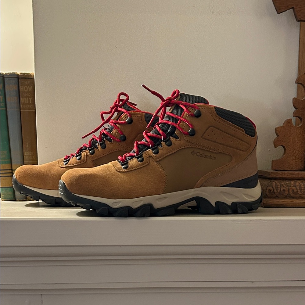 New Columbia Men's Tan Boots with Red Laces, waterproof and breathable. - Picture 3 of 5